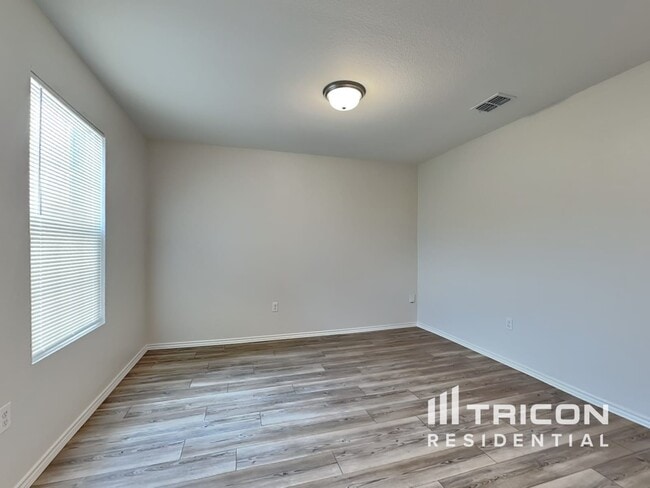 Building Photo - 1125 Waggoner Dr