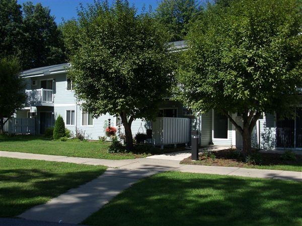 Primary Photo - Rock Creek Manor