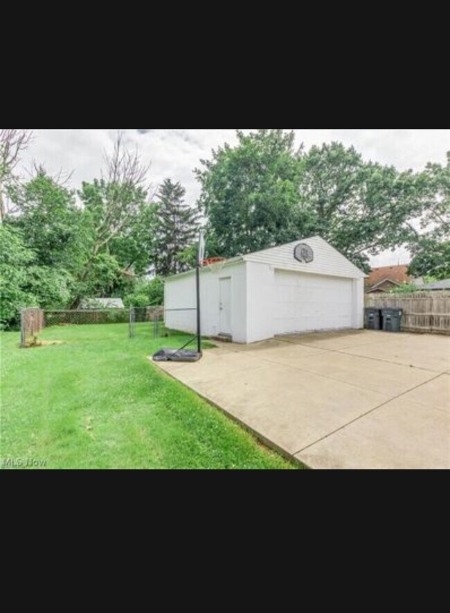Building Photo - 1224 Carey Ave