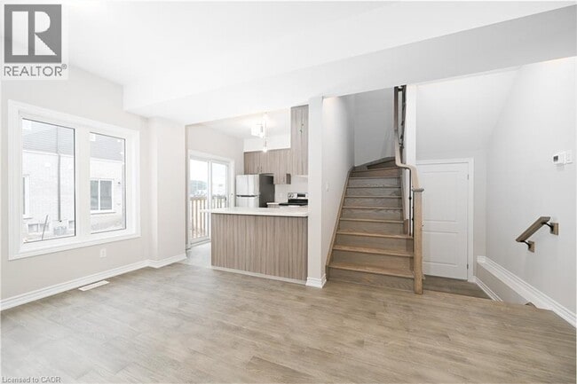 Building Photo - 8 Renfrew Trl