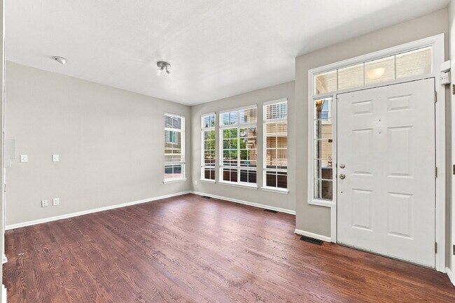 Building Photo - $2,695.95 - 3 Bed, 2.5 Bath Newly Updated Townhome in Centennial with Central AC