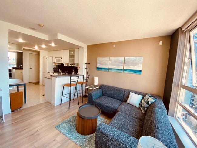 SALON - 939 Expo Blvd