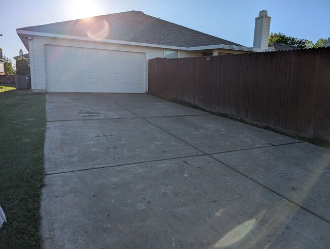 Building Photo - Spacious 4BR House in Wylie-10x10x10Storag...