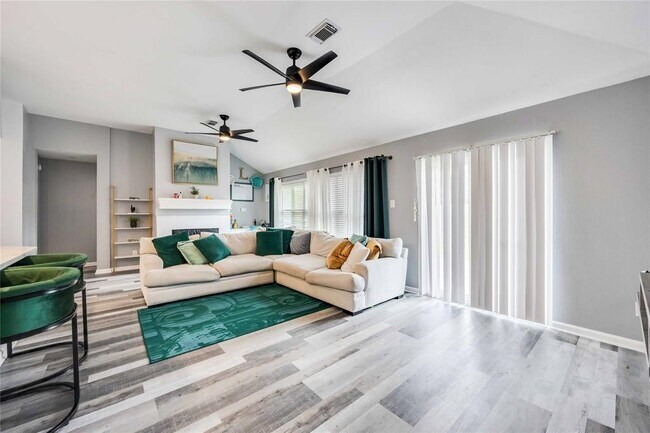 Foto del edificio - 4931 Callery Creek Dr