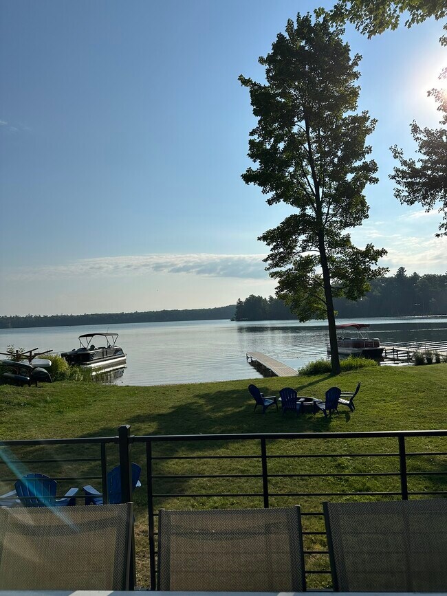 Foto del edificio - 5515 Lakeview Dr