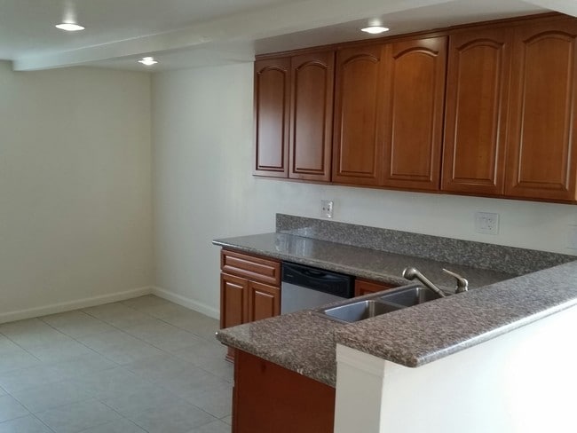 Building Photo - 6141 Marbrisa Ave