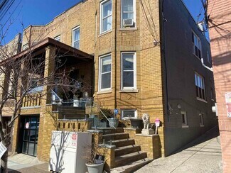 Building Photo - 1402 8th St