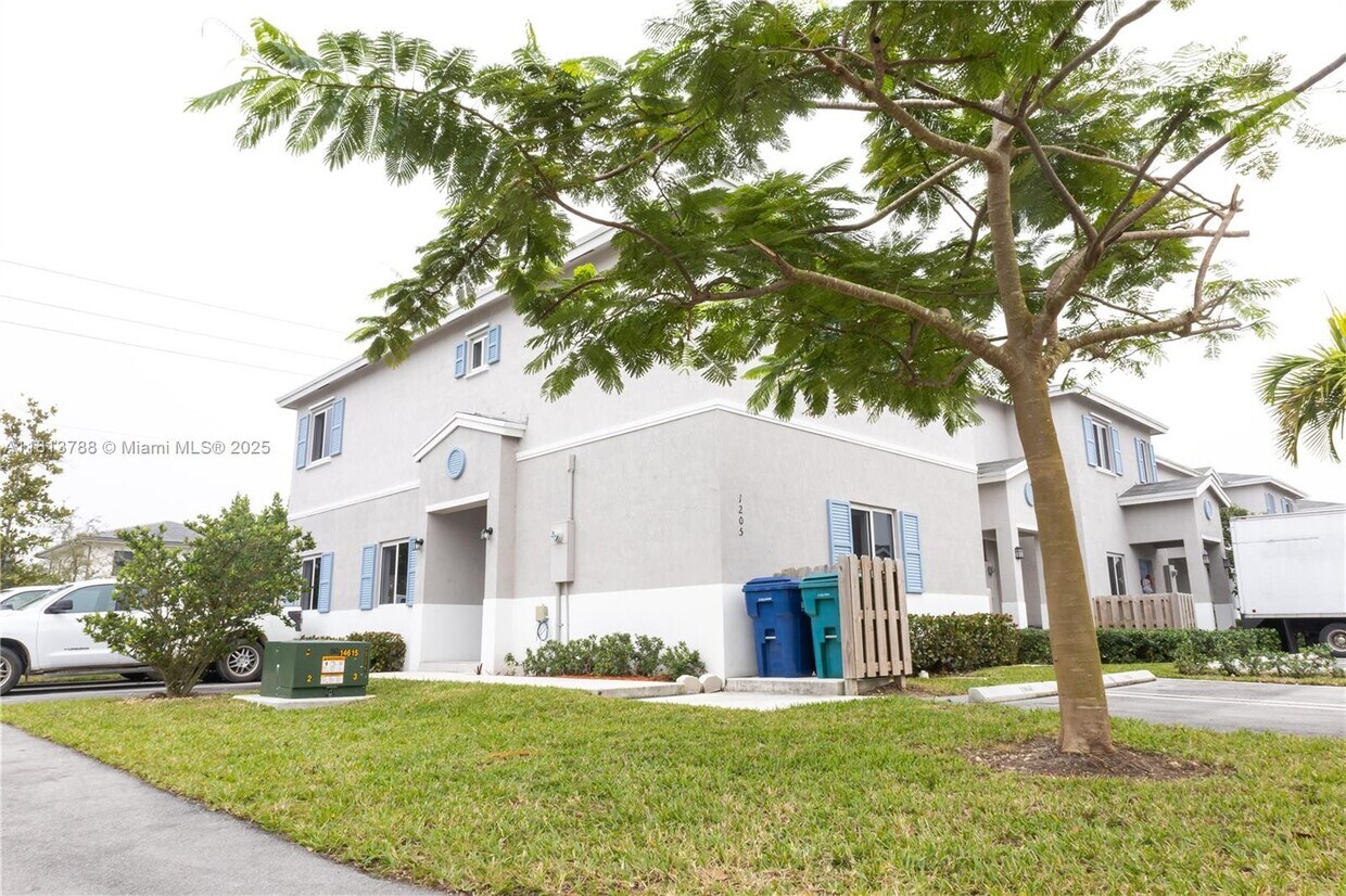 Foto principal - 1205 NW 3rd Ln
