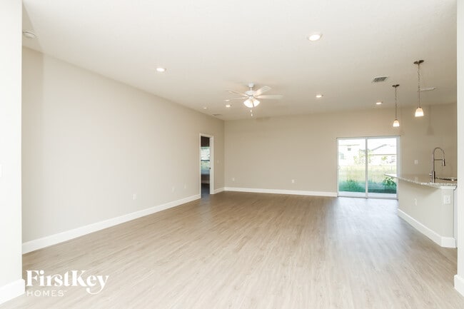 Building Photo - 515 Paigo St SE