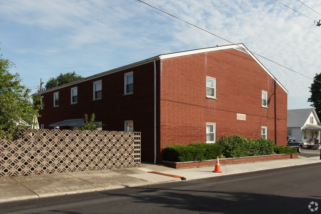 Primary Photo - Silver Creek Apartments