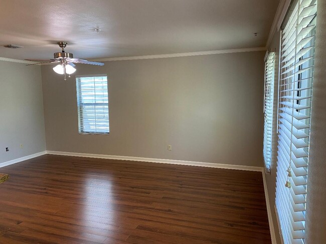 Building Photo - 327 Guidry Rd