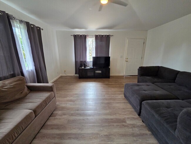 Foto del edificio - Turned key full furnished 3 bedroom in North Kihei