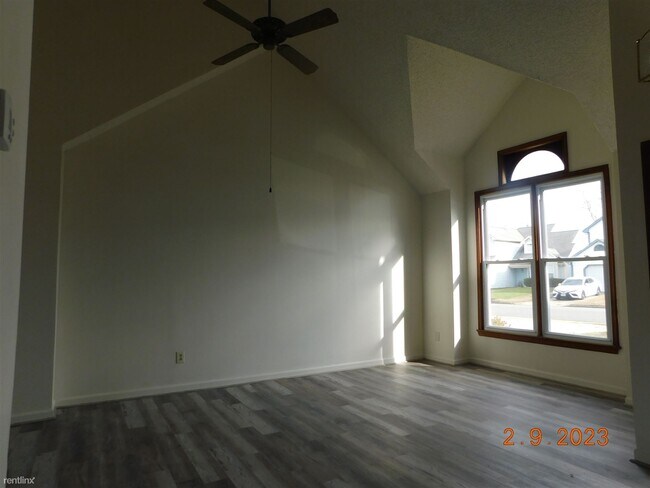 Building Photo - 3 br, 2.5 bath House - 1461 Thamesford Dr