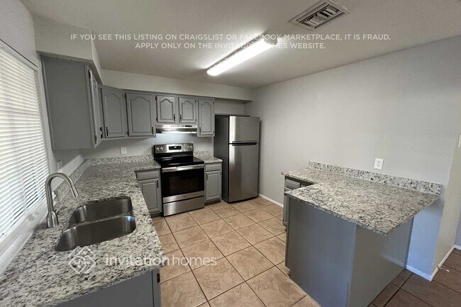 Foto del edificio - 5552 W Carol Ave