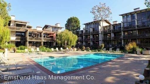 Foto principal - 8115 Marina Pacifica Dr N
