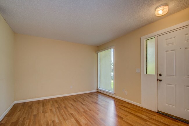Foto del edificio - 7431 Albany Rd