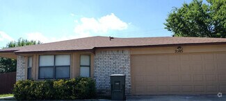 Building Photo - 2505 Mark Dr