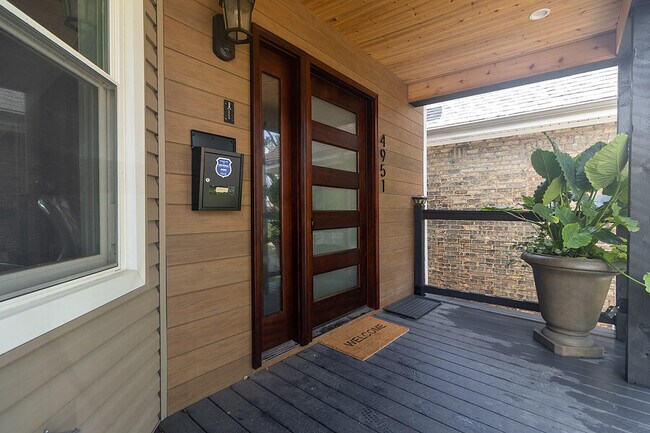 Foto del edificio - 4951 W Eddy St