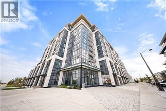 Building Photo - 405 Dundas St W