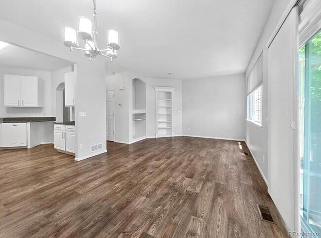 Foto del edificio - 5472 Balsam Ct