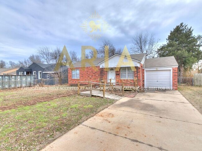 Building Photo - Cozy 2 Bed/1 Bath Single Family Brick Home...