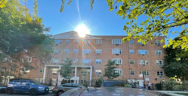 Foto del edificio - 5920 N Kenmore Ave