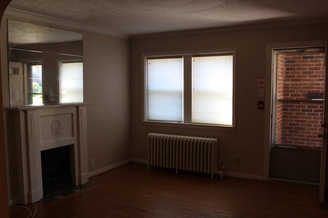 Photo du bâtiment - Amazing Location! Well Sought After Mount ...