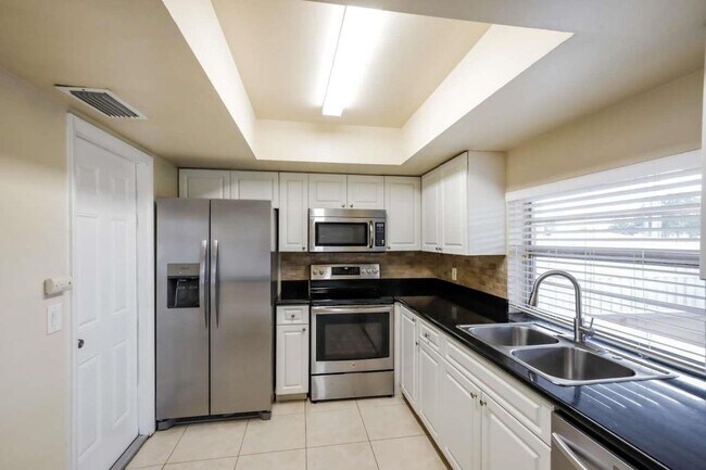 Foto del edificio - 350 NW 99th Way