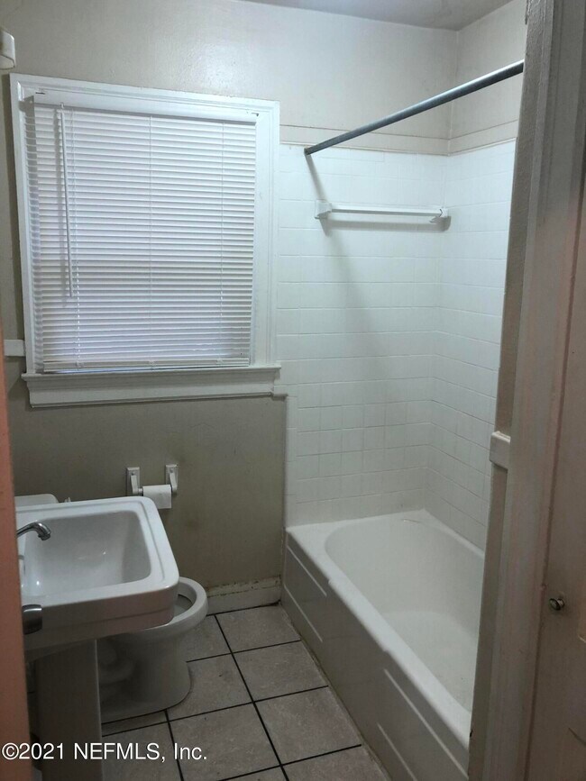 Building Photo - 8080 Oakwood St