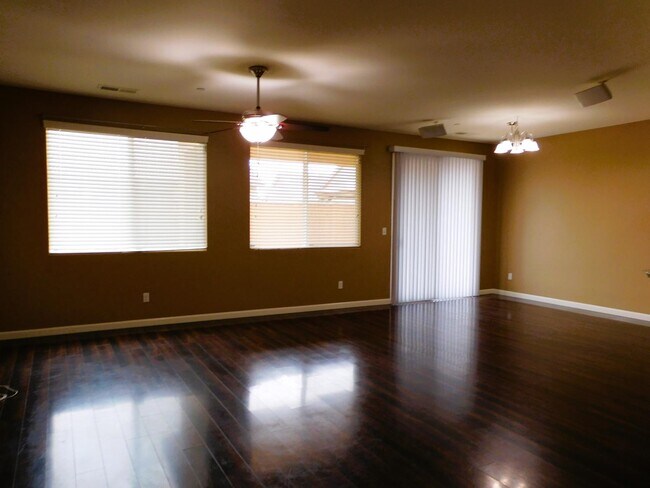 Foto del edificio - 3098 Wrenwood Ave