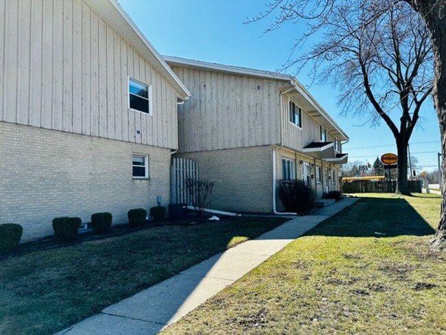 Building Photo - W Good Hope Rd. - Townhouses