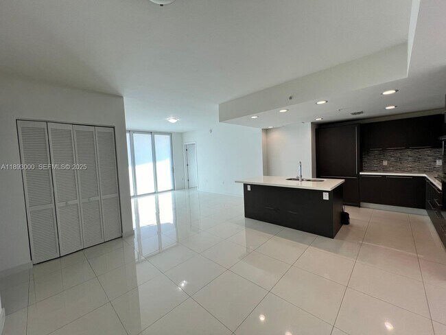 Building Photo - 7661 NW 107th Ave