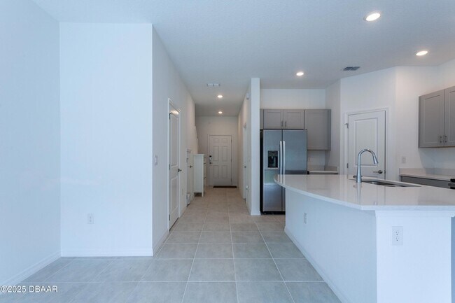 Foto del edificio - 326 Riverfront Wy