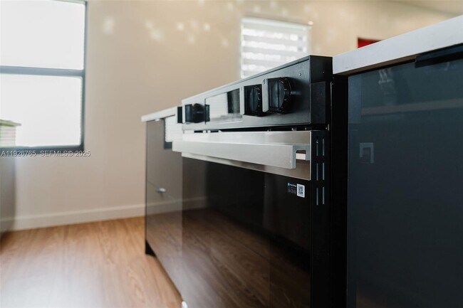 Foto del edificio - 1040 NW 120th St