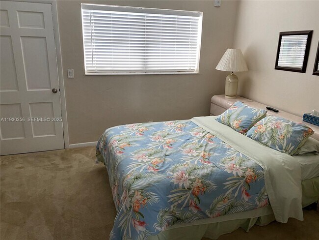 Foto del edificio - 467 Golden Isles Dr