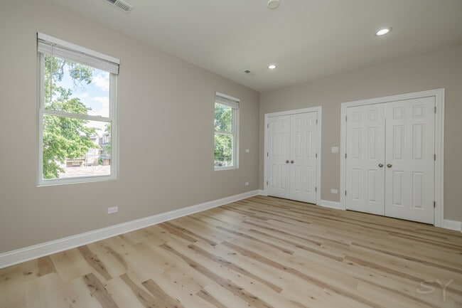 Foto del edificio - 723 N Waller Ave