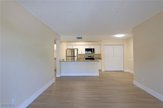 Foto del edificio - 5331 Summerlin Rd