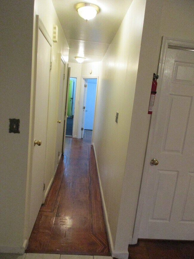 Building Photo - 523 Herkimer St