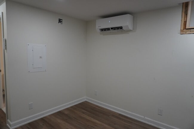 Building Photo - 455 Besserer St