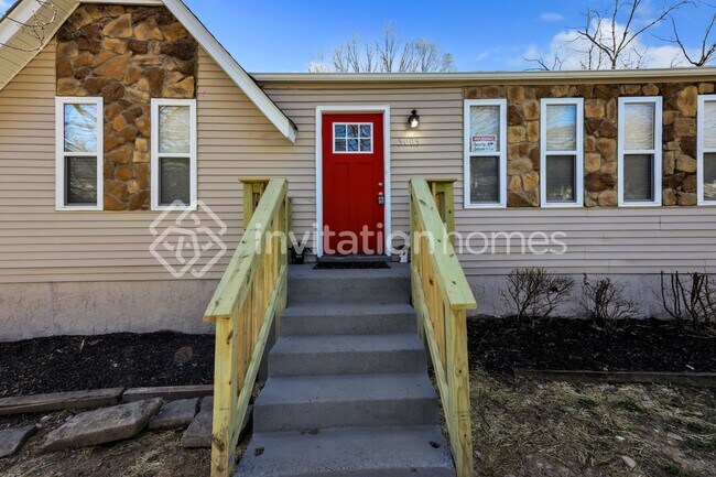 Building Photo - 5005 Rowena Dr