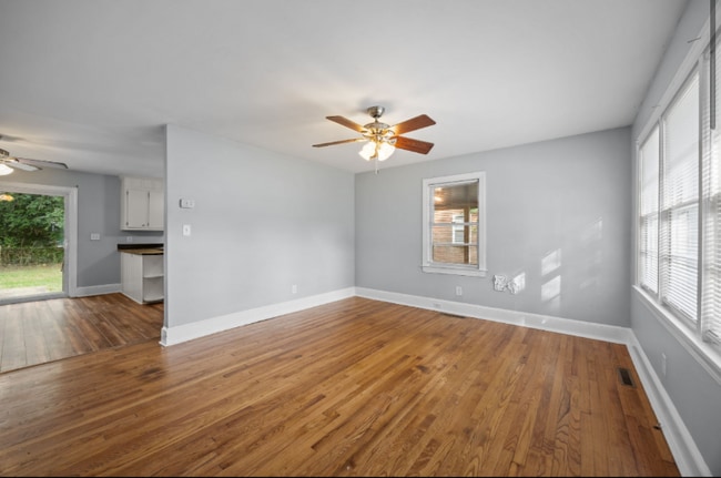 Photo - 1304 E 1st St House