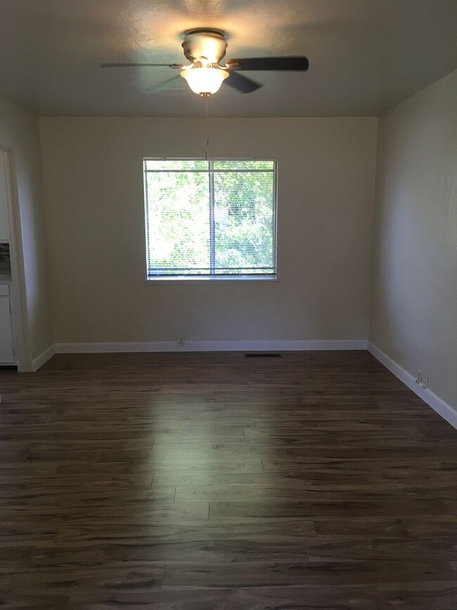 Building Photo - Cute Downtown One Bedroom House! This list...