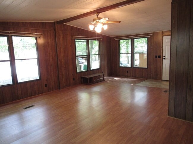 Foto del edificio - 113 Forrest St