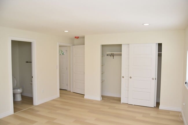 Building Photo - 5724 Hillcrest Dr SW