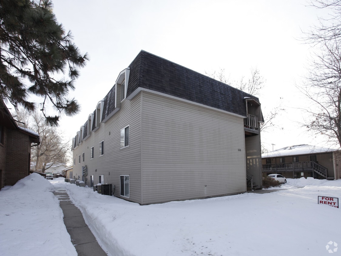 Building Photo - 2428 S 10th St