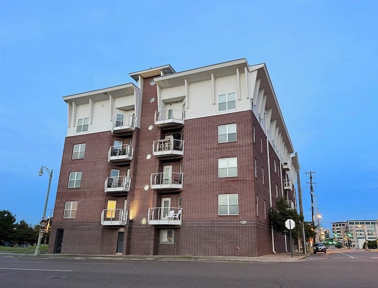 Primary Photo - 426 N Front St