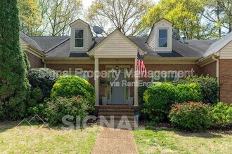 Building Photo - 709 Stonewall Dr