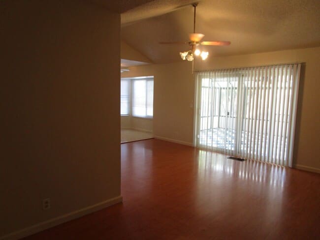 Building Photo - 812 Briarwood Ct