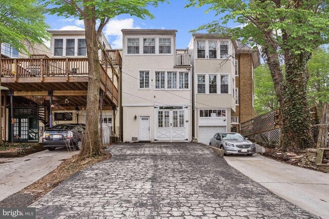 Building Photo - 2643 Woodley Pl NW