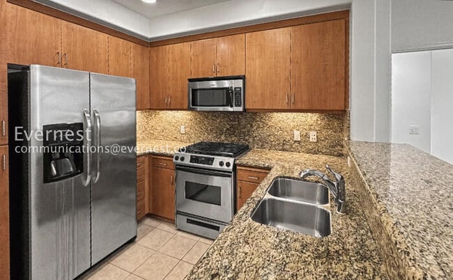 Building Photo - 1101 S Main St